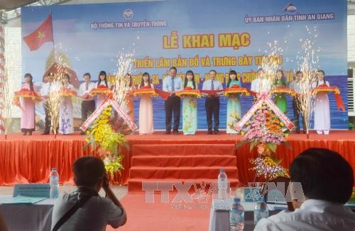 Ausstellung “Vietnamesische Inselgruppe Hoang Sa und Truong Sa- Die gesetzlichen Beweise” - ảnh 1